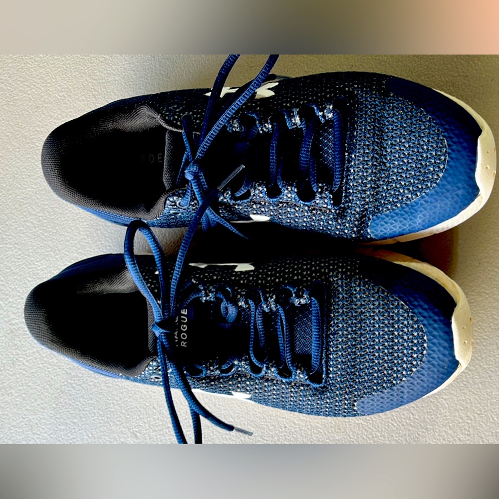 Under Armour Charger Rogue Shoes. Navy. Size 8. Smoke free home